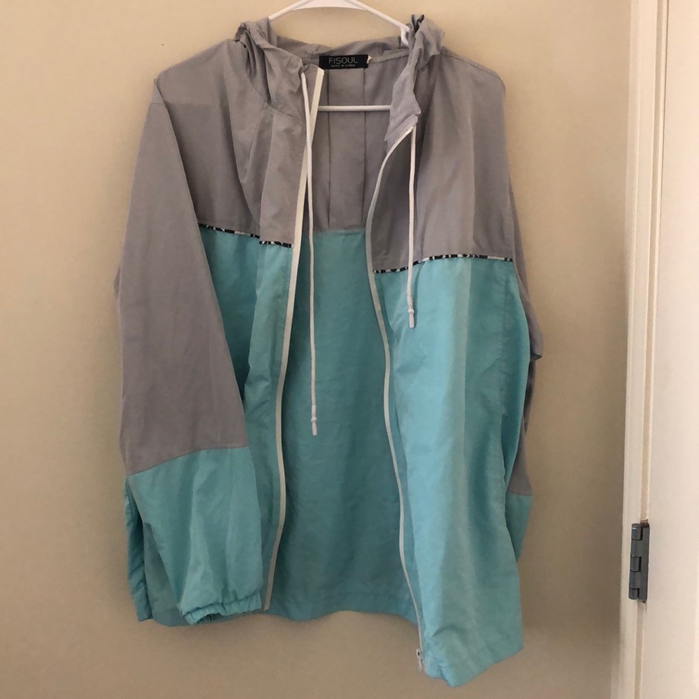 Gray/light blue lightweight windbreaker size XL